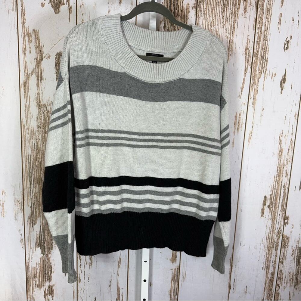 Lucky Brand Women's Striped Crew Neck Sweater in Gray and Black. Size Medium.